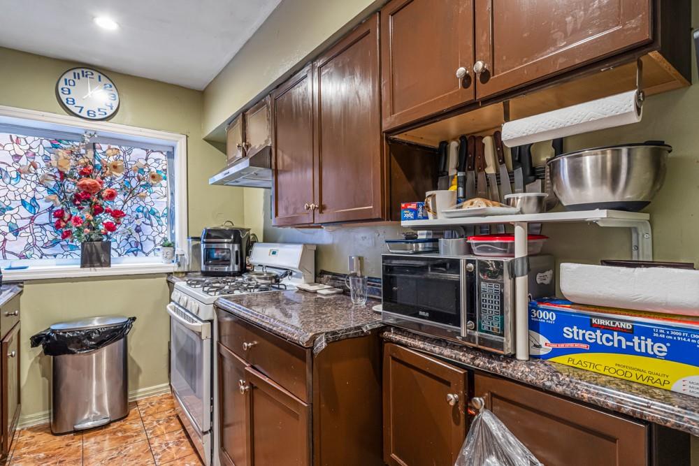 #13 photo, 8003 32nd Avenue, קווינס East Elmhurst , NY 11370