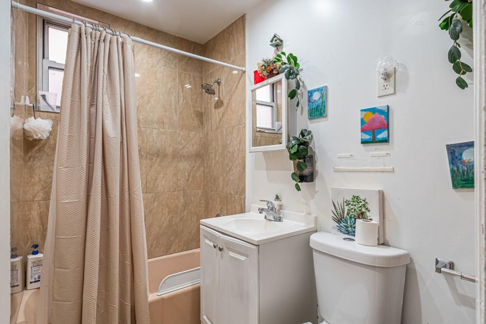 #14 photo, 8003 32nd Avenue, קווינס East Elmhurst , NY 11370