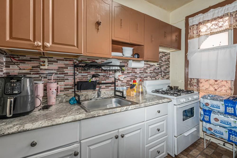 #18 photo, 8003 32nd Avenue, קווינס East Elmhurst , NY 11370