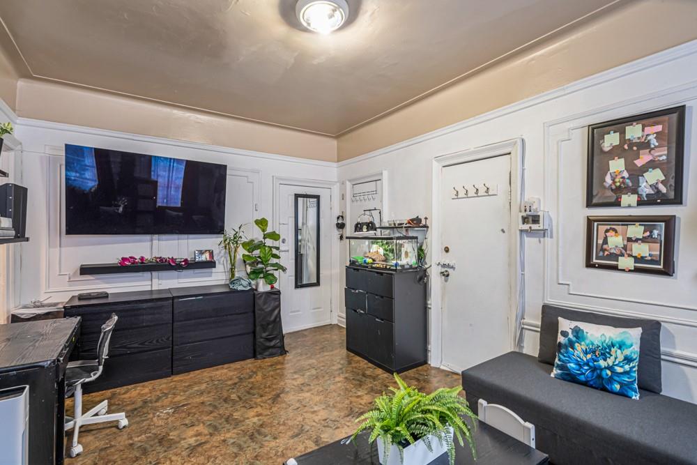 #3 photo, 8003 32nd Avenue, קווינס East Elmhurst , NY 11370