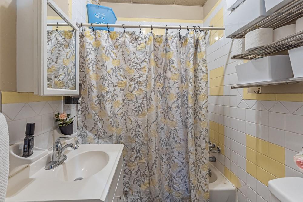 #7 photo, 8003 32nd Avenue, קווינס East Elmhurst , NY 11370