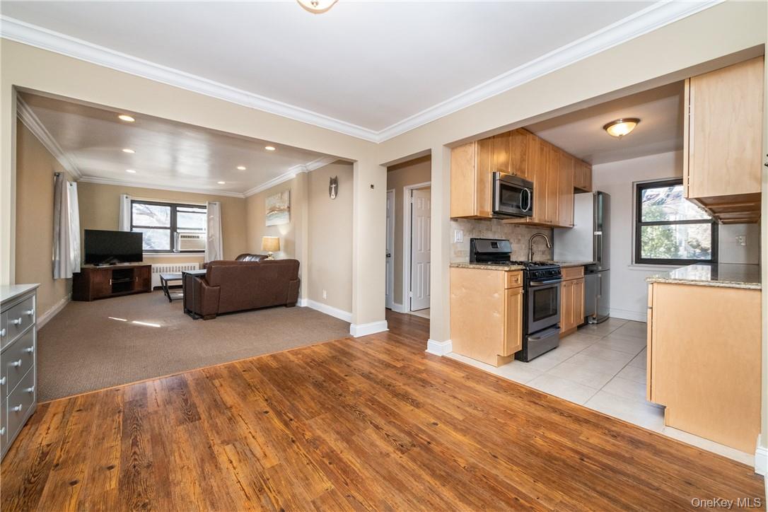 #8 photo, 50 White Oak Street, New Rochelle , NY 10801