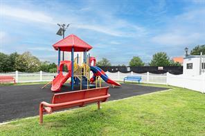 #5 photo, 109 Fleet Court, הברונקס Bronx , NY 10473