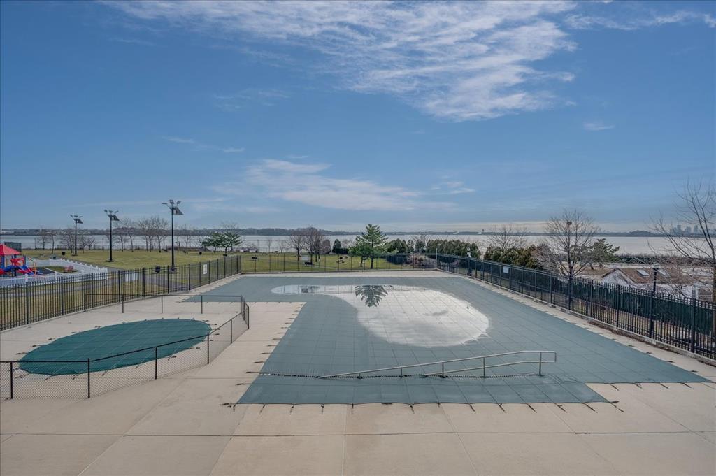 #7 photo, 109 Fleet Court, הברונקס Bronx , NY 10473