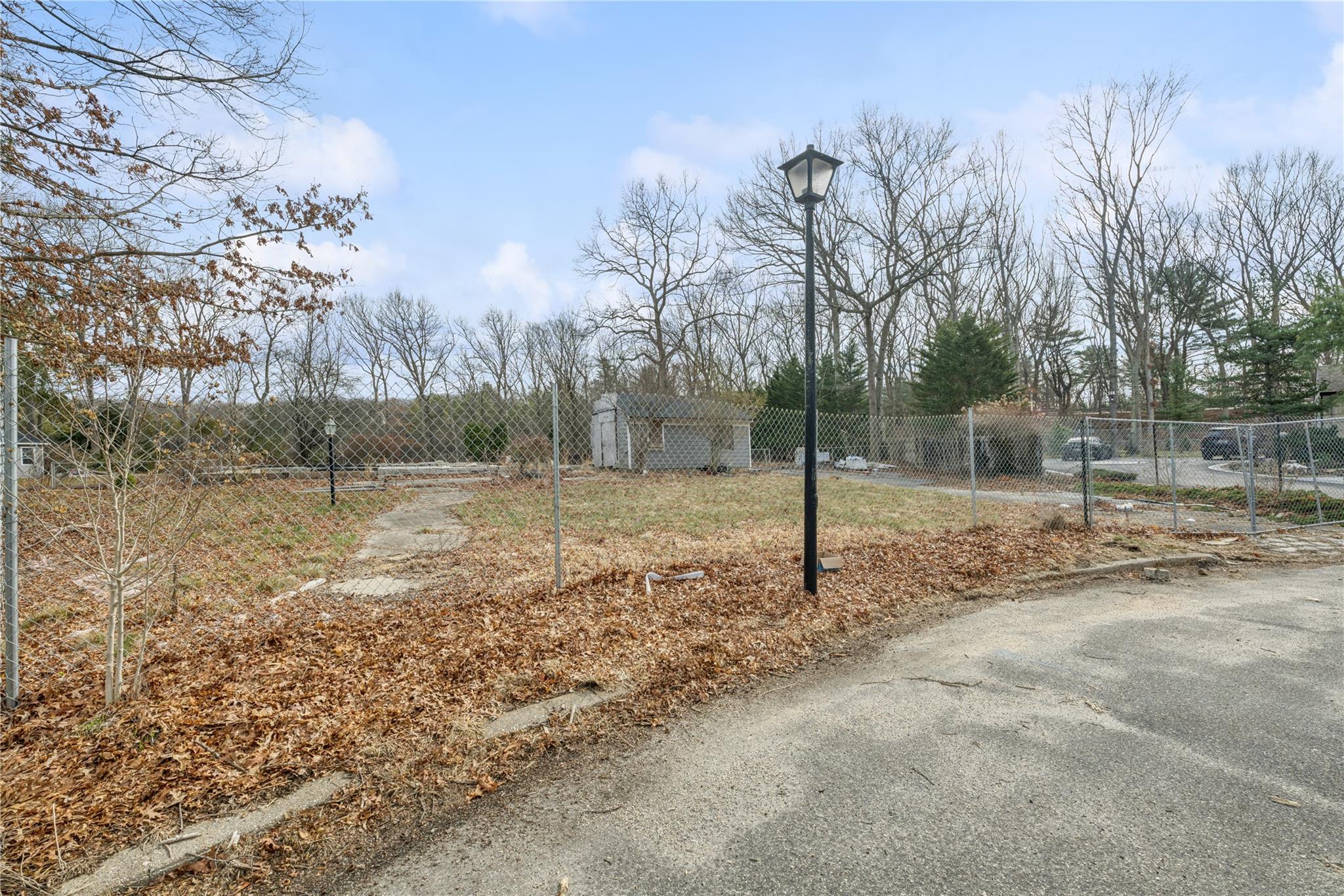 #4 photo, 9 Jeanine Court, Dix Hills , NY 11746