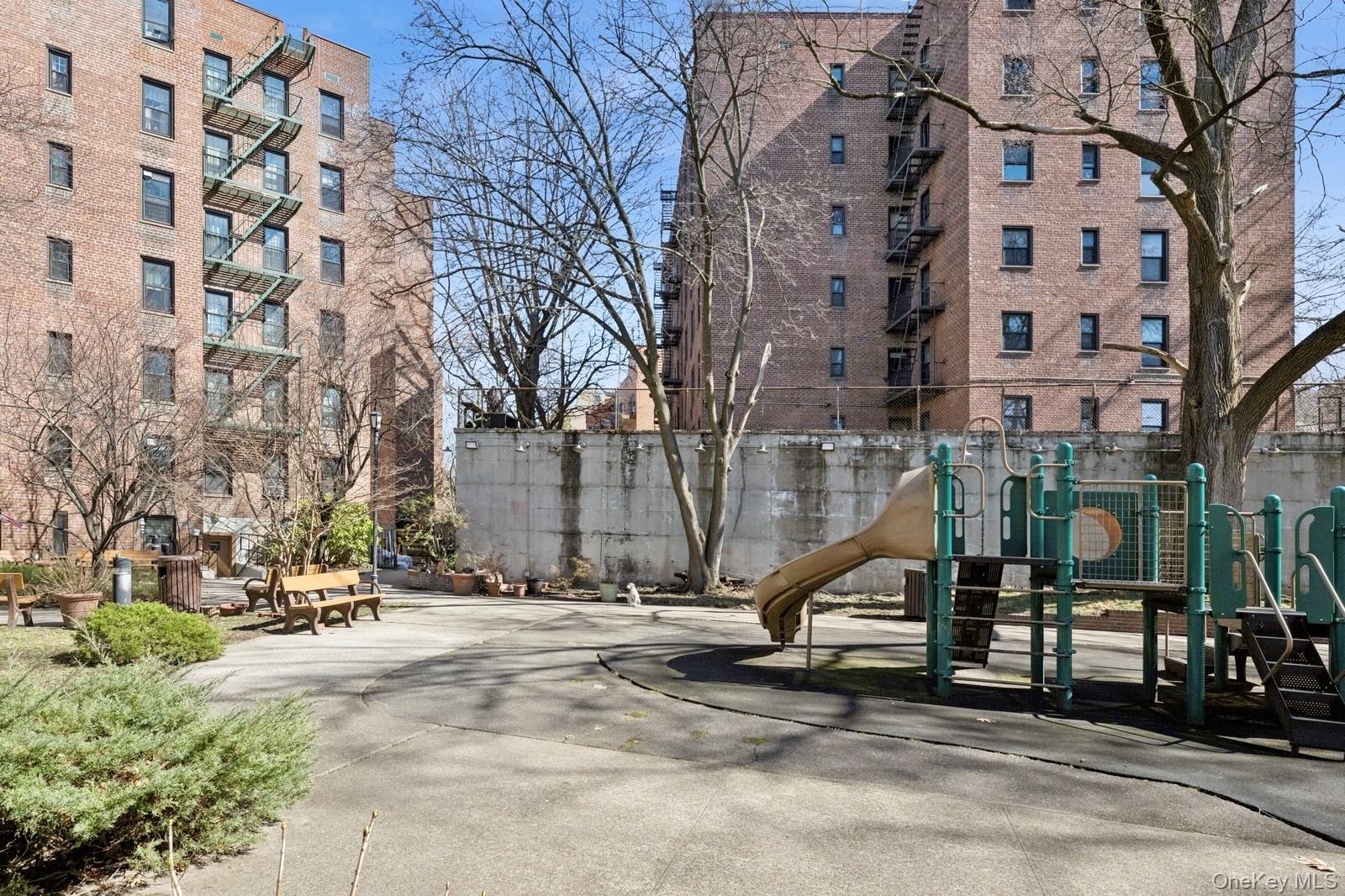 #14 photo, 140-35 Burden Crescent, クイーンズ区 Briarwood , NY 11435