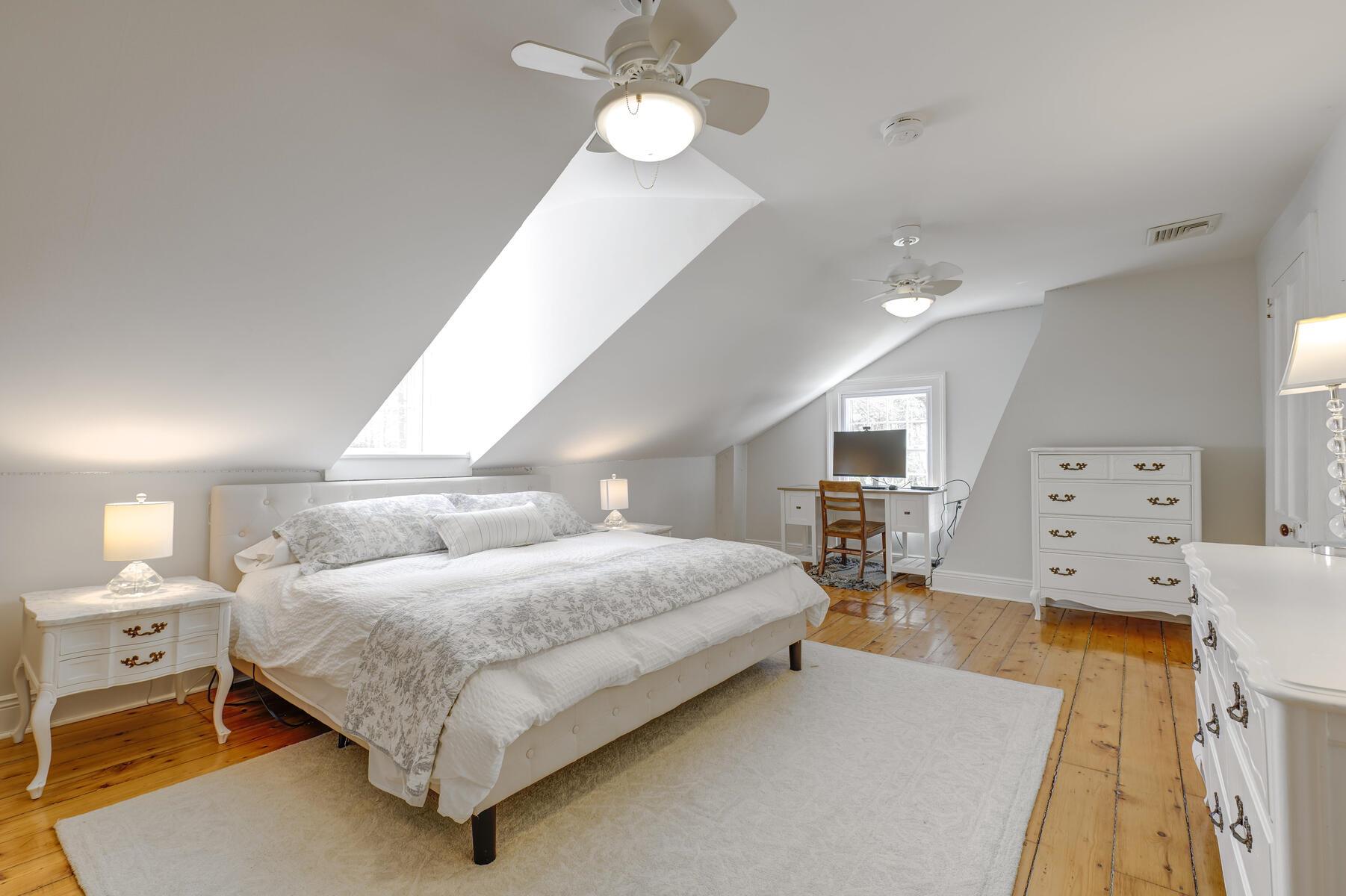 #11 photo, 180 Post Road, Old Westbury , NY 11568