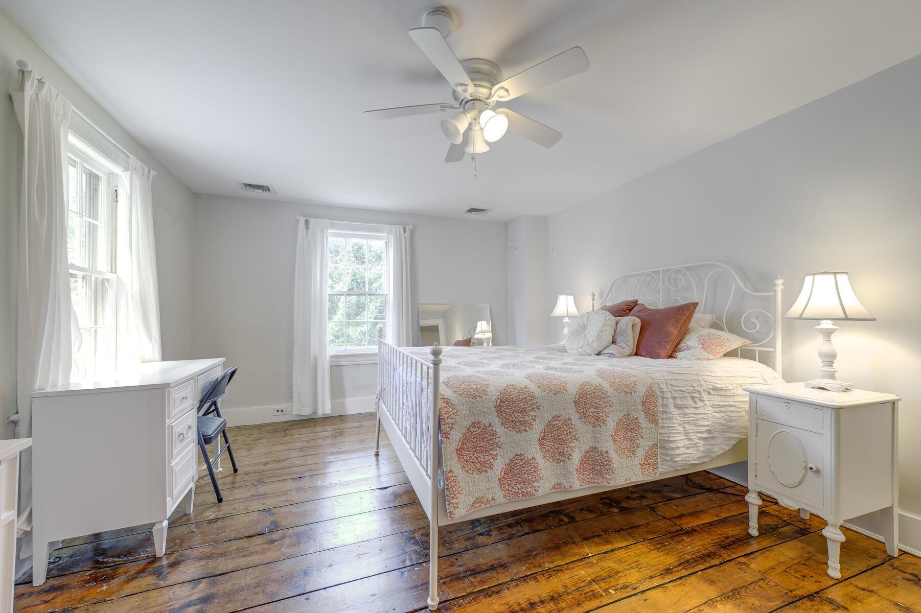 #13 photo, 180 Post Road, Old Westbury , NY 11568