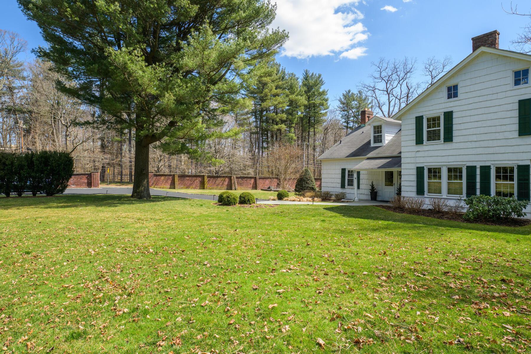 #17 photo, 180 Post Road, Old Westbury , NY 11568