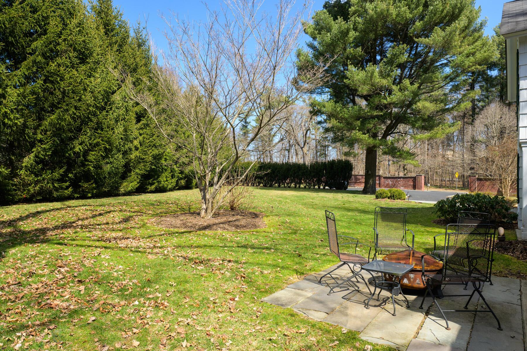 #18 photo, 180 Post Road, Old Westbury , NY 11568