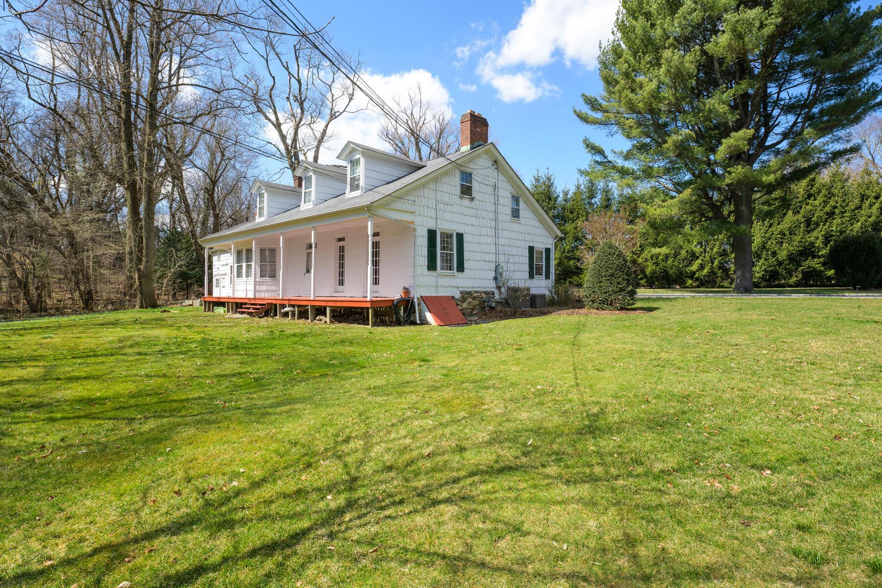 #20 photo, 180 Post Road, Old Westbury , NY 11568