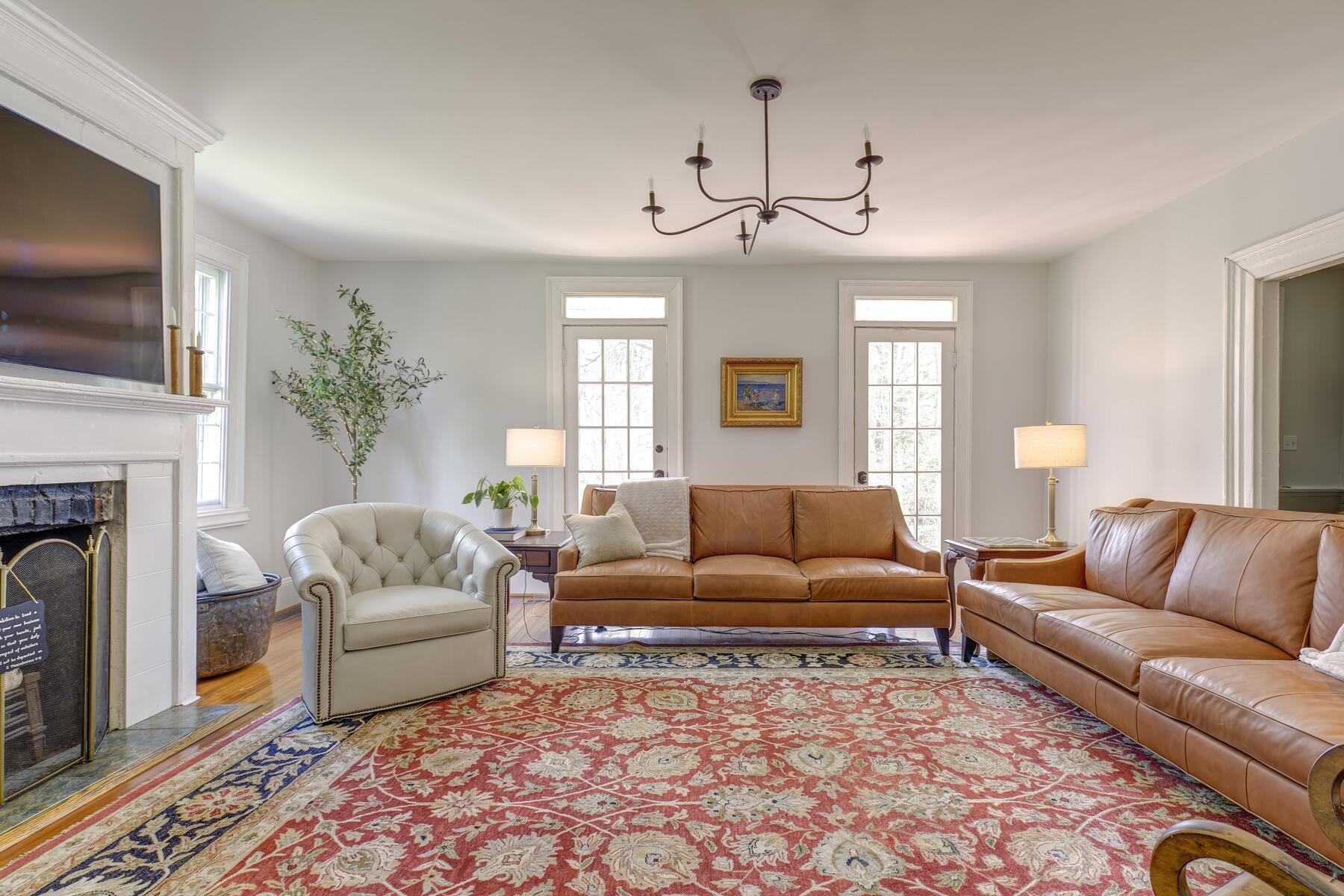 #4 photo, 180 Post Road, Old Westbury , NY 11568