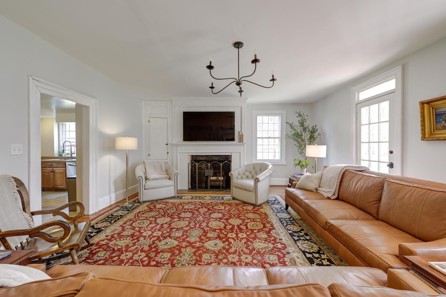 #5 photo, 180 Post Road, Old Westbury , NY 11568