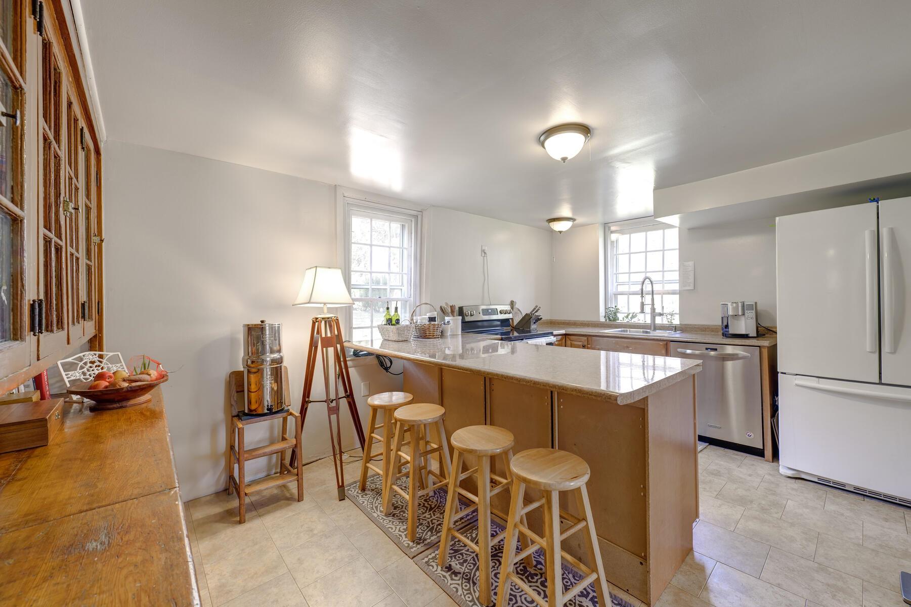 #9 photo, 180 Post Road, Old Westbury , NY 11568