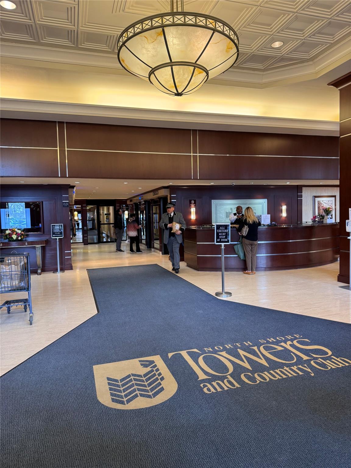 #2 photo, 269-10 GRAND CENTRAL PARKWAY, クイーンズ区 Floral Park , NY 11005