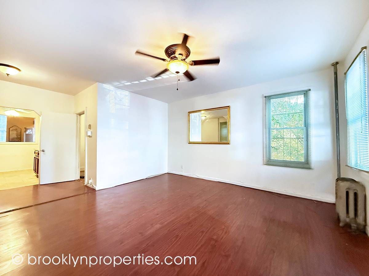 #2 photo, 2906 Voorhies Avenue, ブルックリン区 Sheepshead Bay , NY 11235