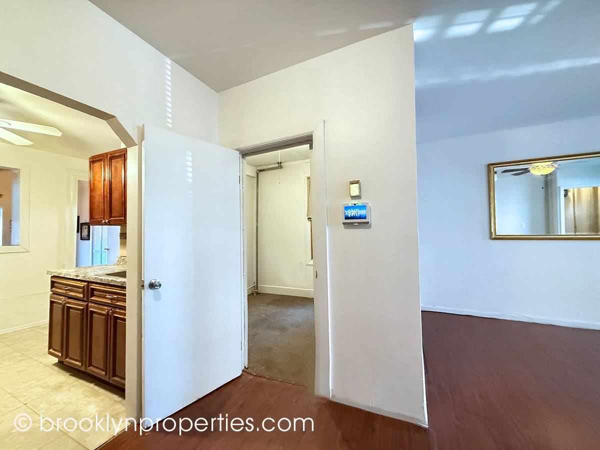 #4 photo, 2906 Voorhies Avenue, ブルックリン区 Sheepshead Bay , NY 11235