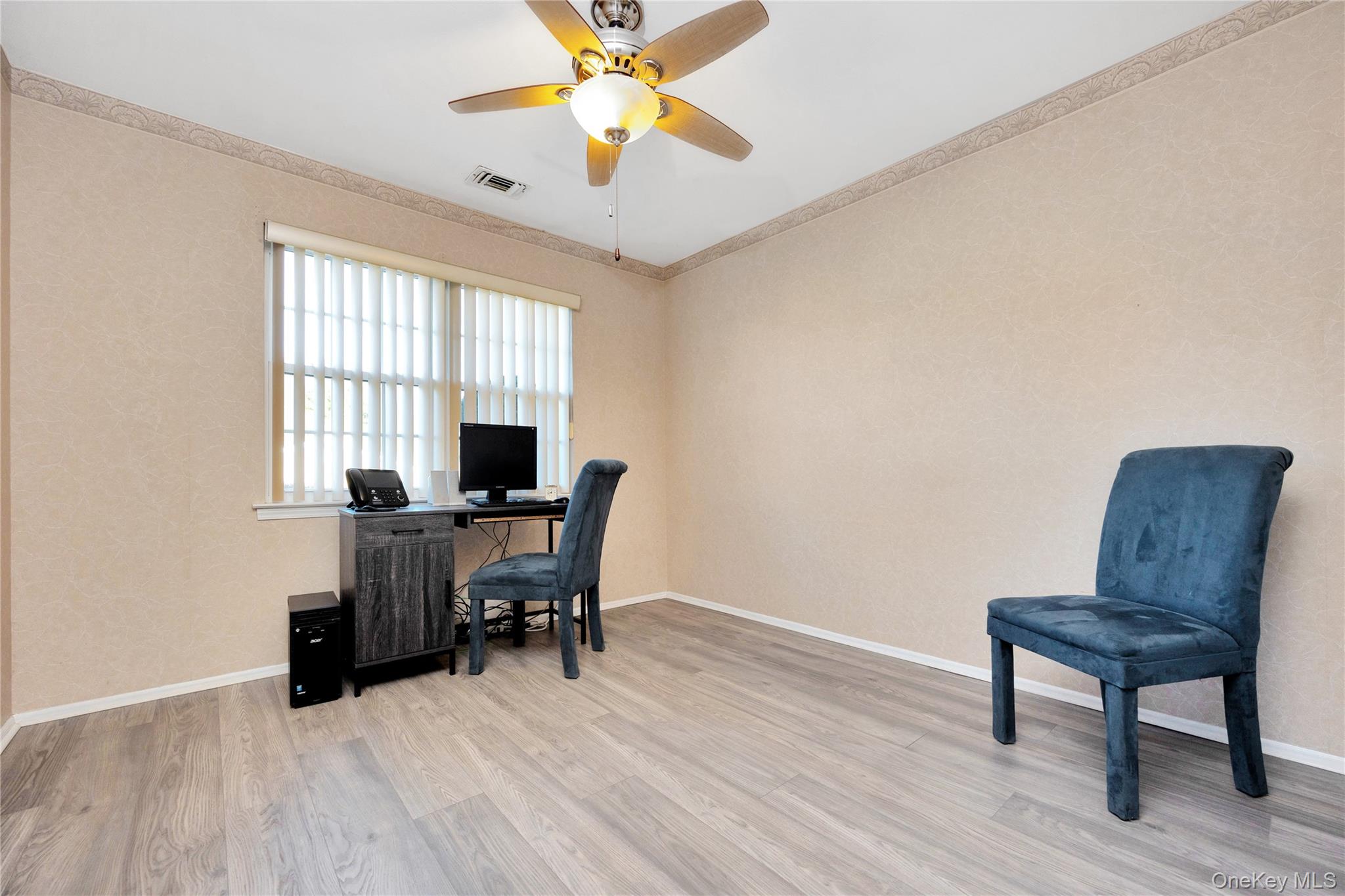 #12 photo, 36 Theodore Drive, サフォーク郡 Coram , NY 11727