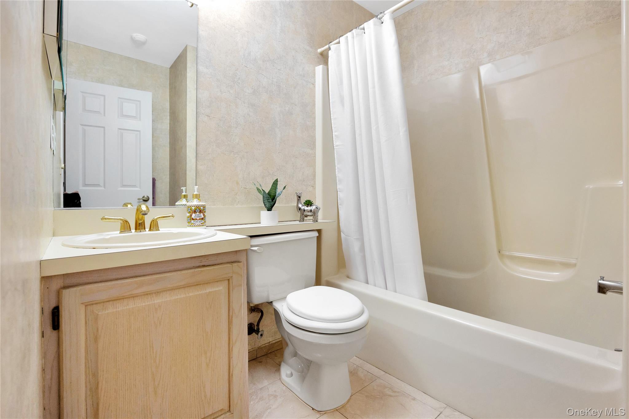 #13 photo, 36 Theodore Drive, サフォーク郡 Coram , NY 11727