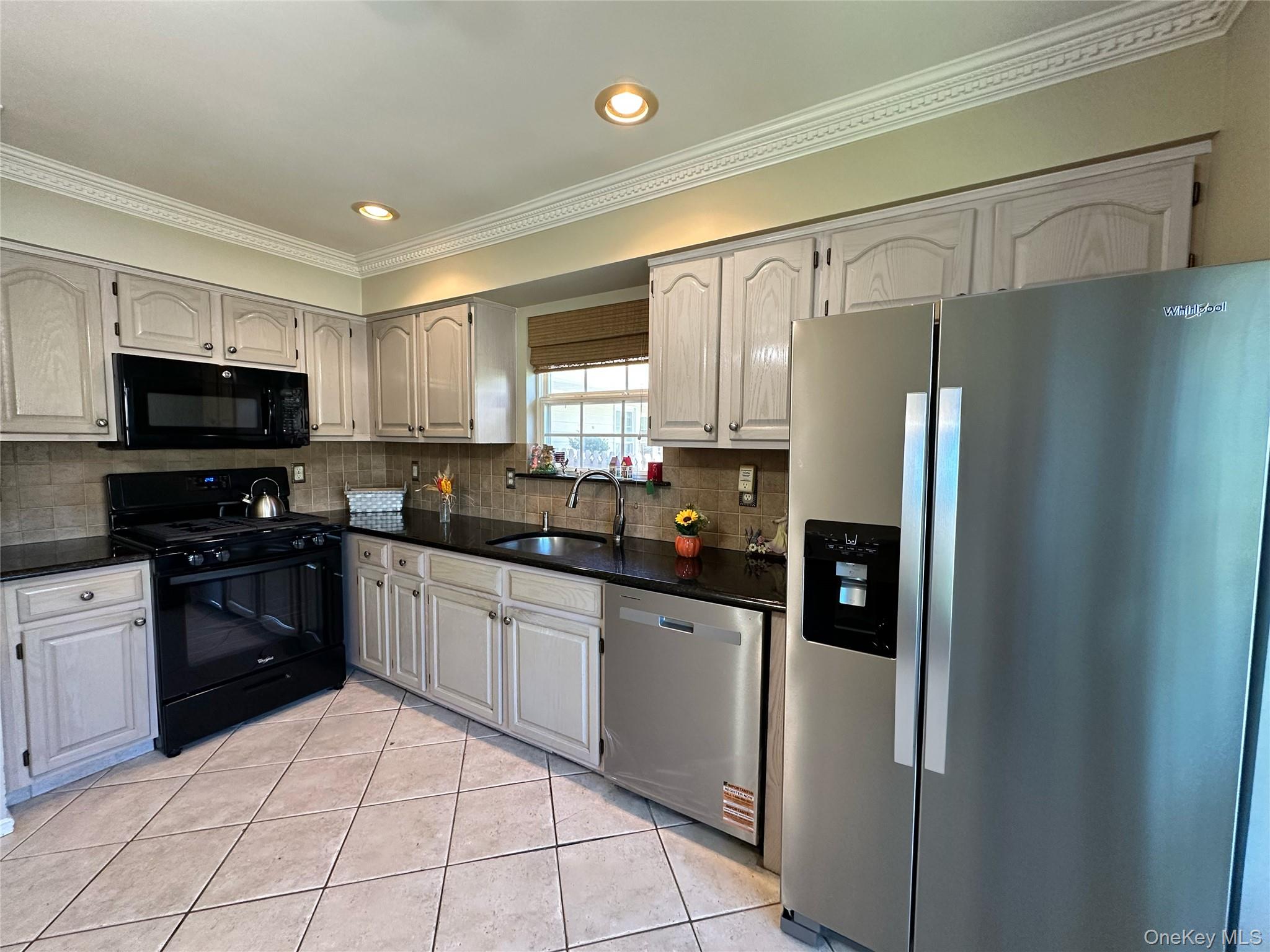 #5 photo, 36 Theodore Drive, サフォーク郡 Coram , NY 11727