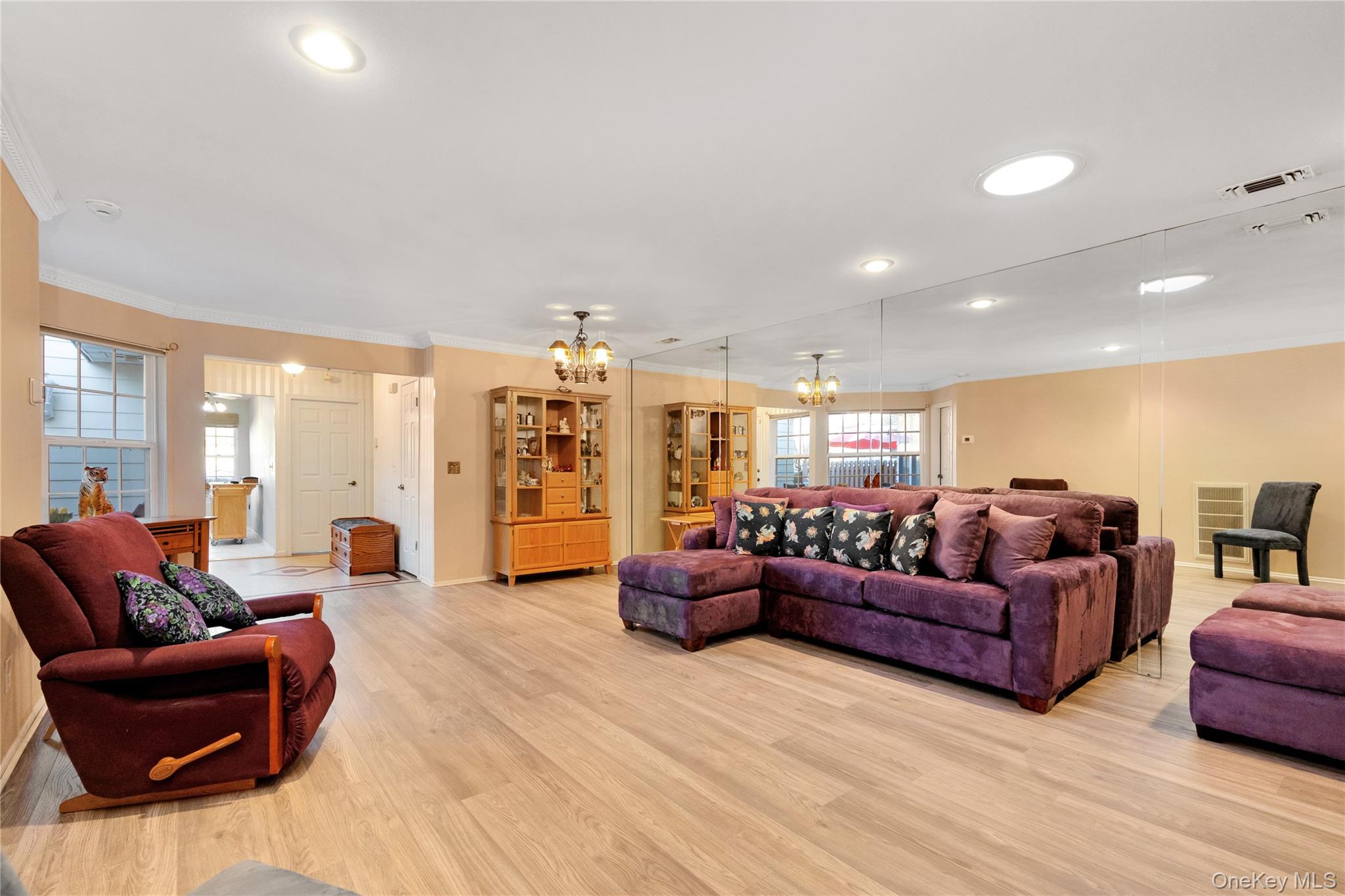 #7 photo, 36 Theodore Drive, サフォーク郡 Coram , NY 11727