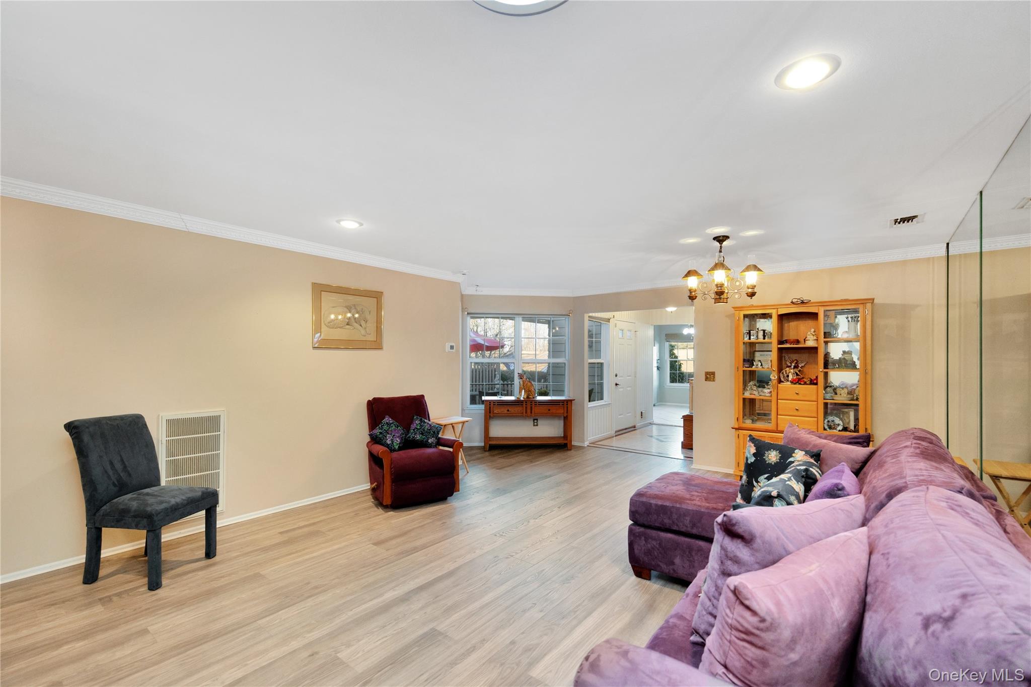 #8 photo, 36 Theodore Drive, サフォーク郡 Coram , NY 11727