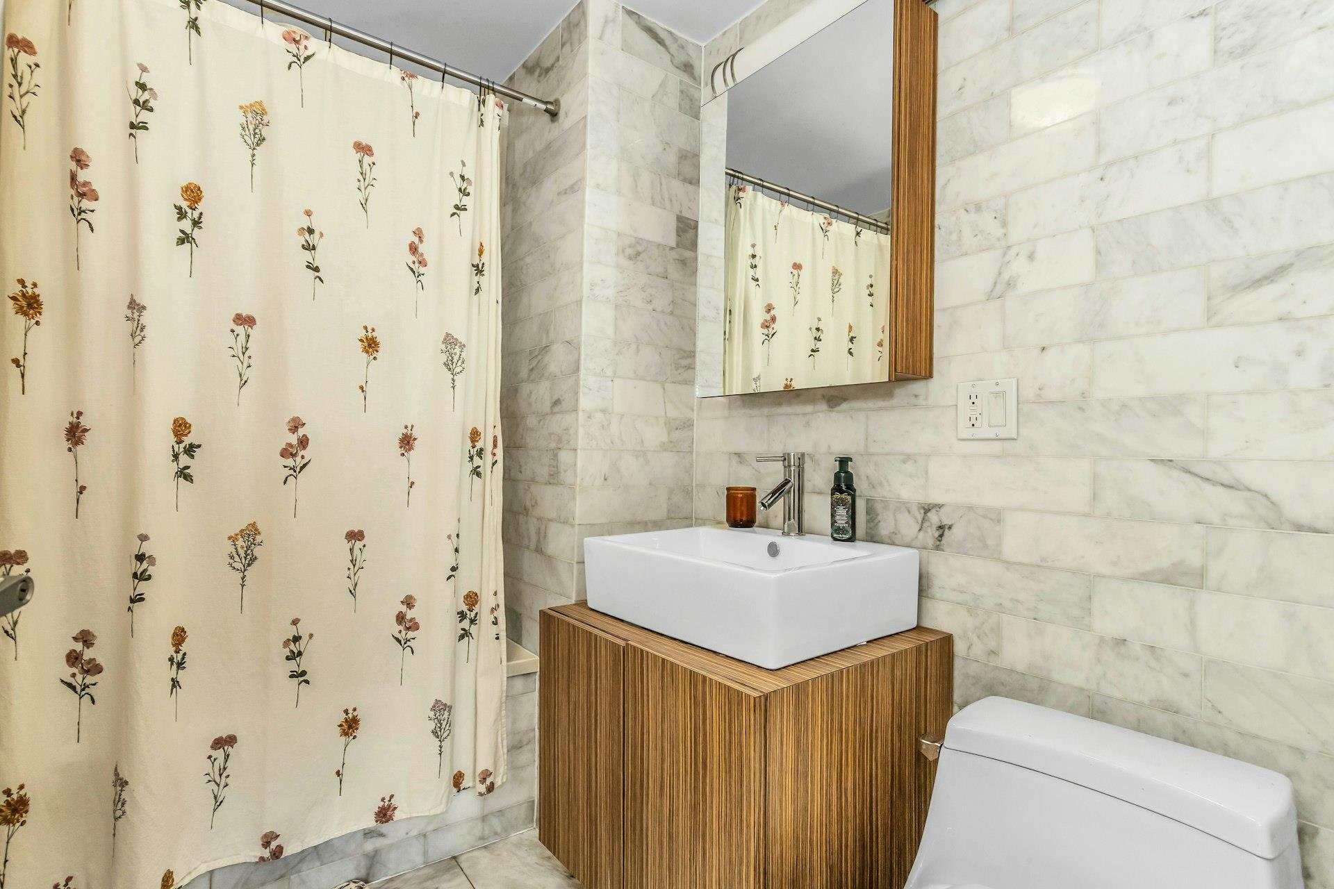 #17 photo, 112-02 Northern Boulevard, クイーンズ区 Corona , NY 11368