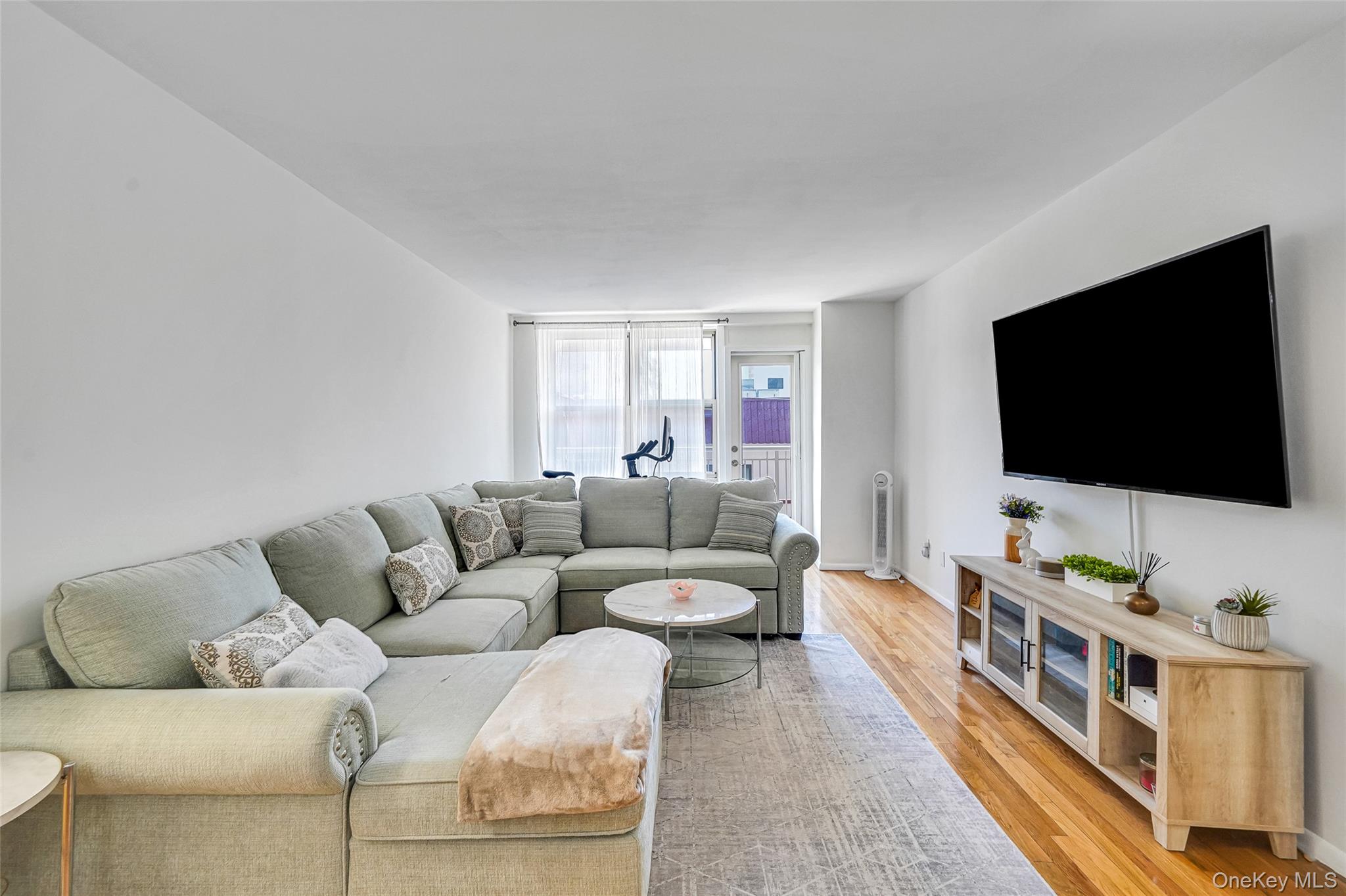 #8 photo, 410 E Broadway, ナッソー郡 Long Beach , NY 11561