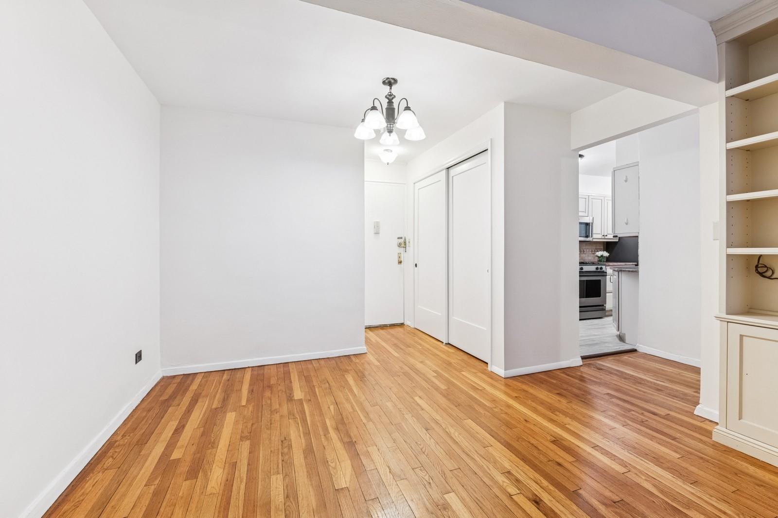 #5 photo, 110-15 71st Road, クイーンズ区 Forest Hills , NY 11375