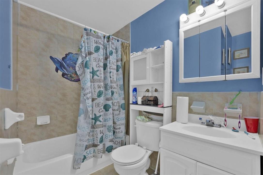 #13 photo, 931 E 216th Street, Bronx , NY 10469