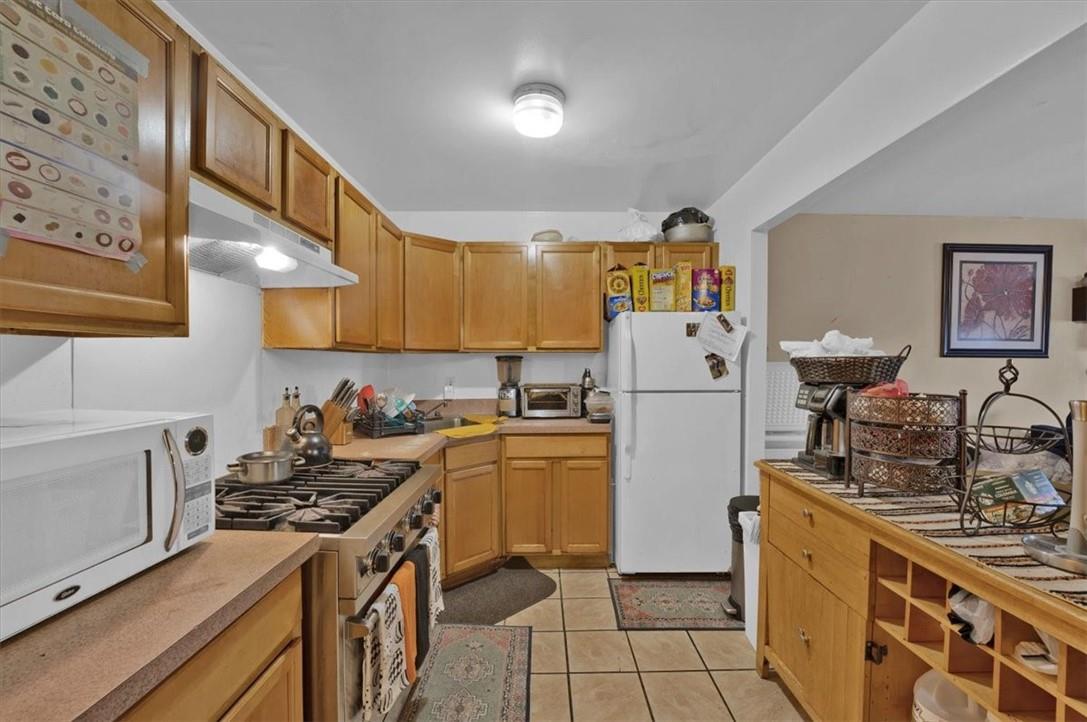 #15 photo, 931 E 216th Street, Bronx , NY 10469