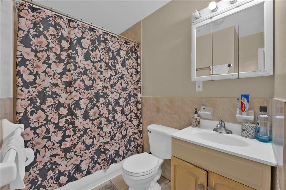 #16 photo, 931 E 216th Street, Bronx , NY 10469