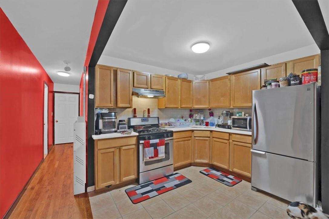 #19 photo, 931 E 216th Street, Bronx , NY 10469