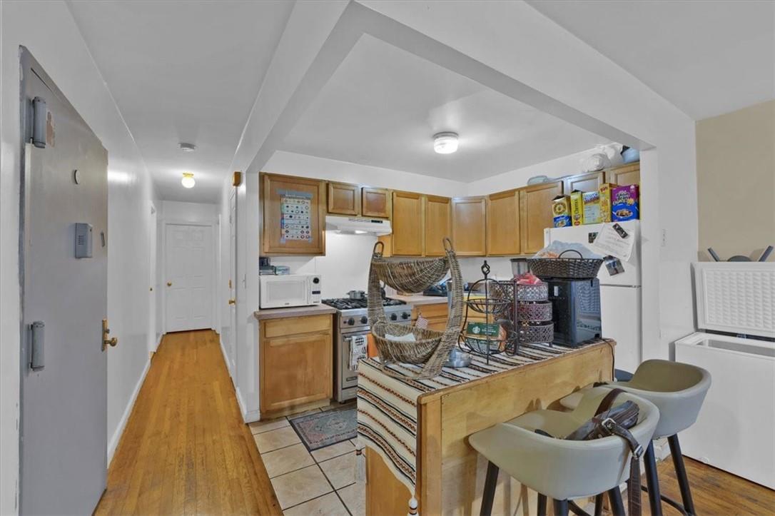 #7 photo, 931 E 216th Street, Bronx , NY 10469