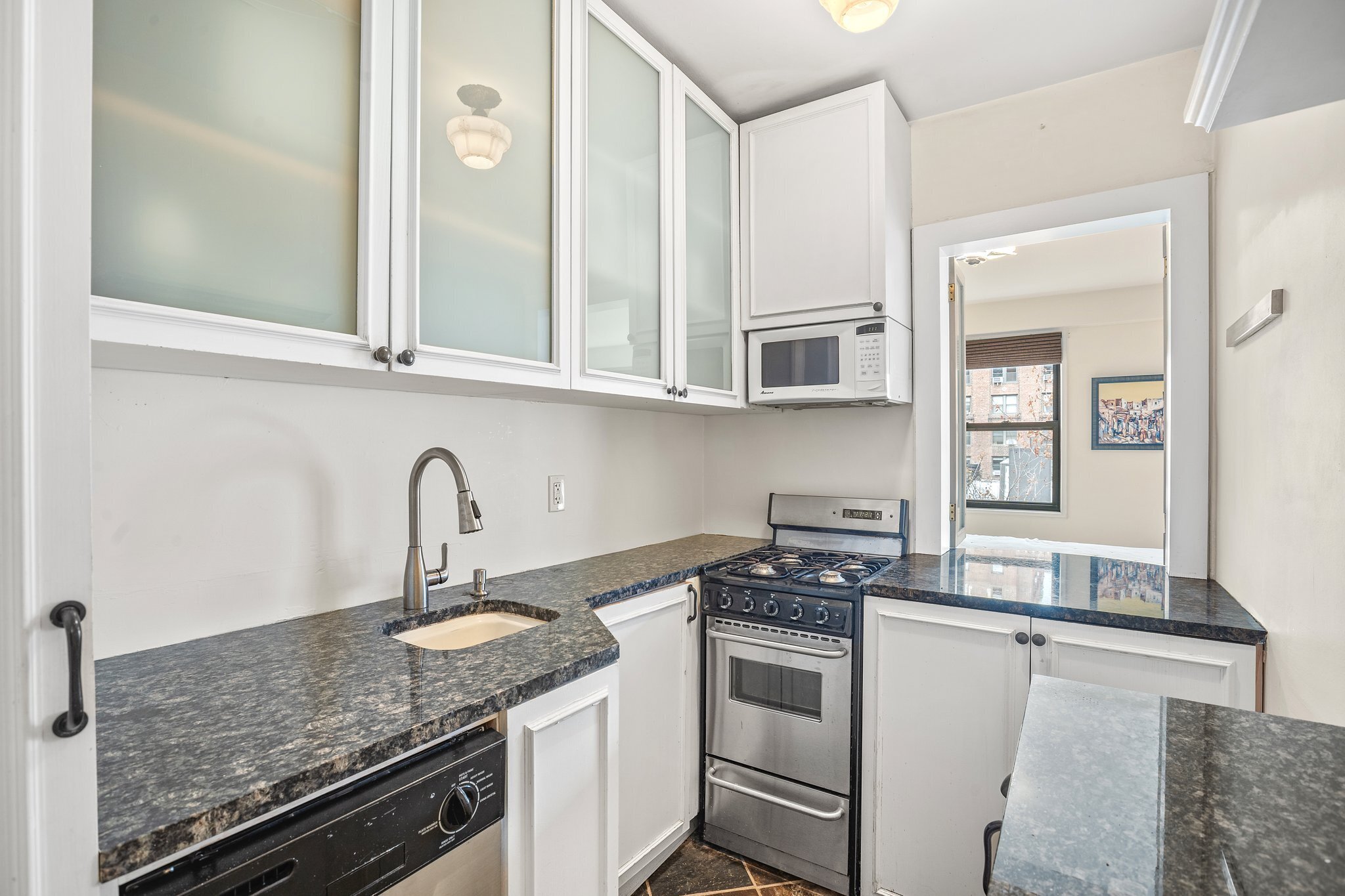 #8 photo, 345 E 52nd Street, マンハッタン Turtle Bay , NY 10022