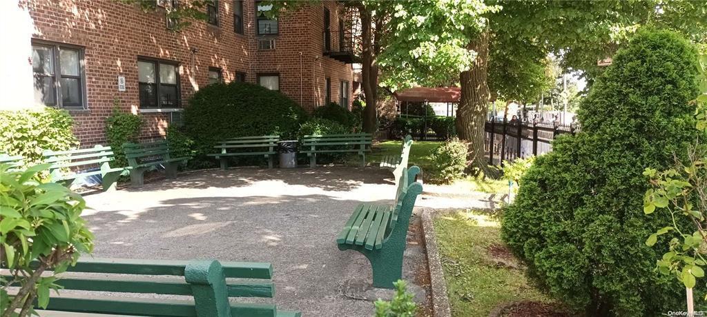 #8 photo, 131-11 Kew Gardens Rd., クイーンズ区 Richmond Hill North , NY 11418