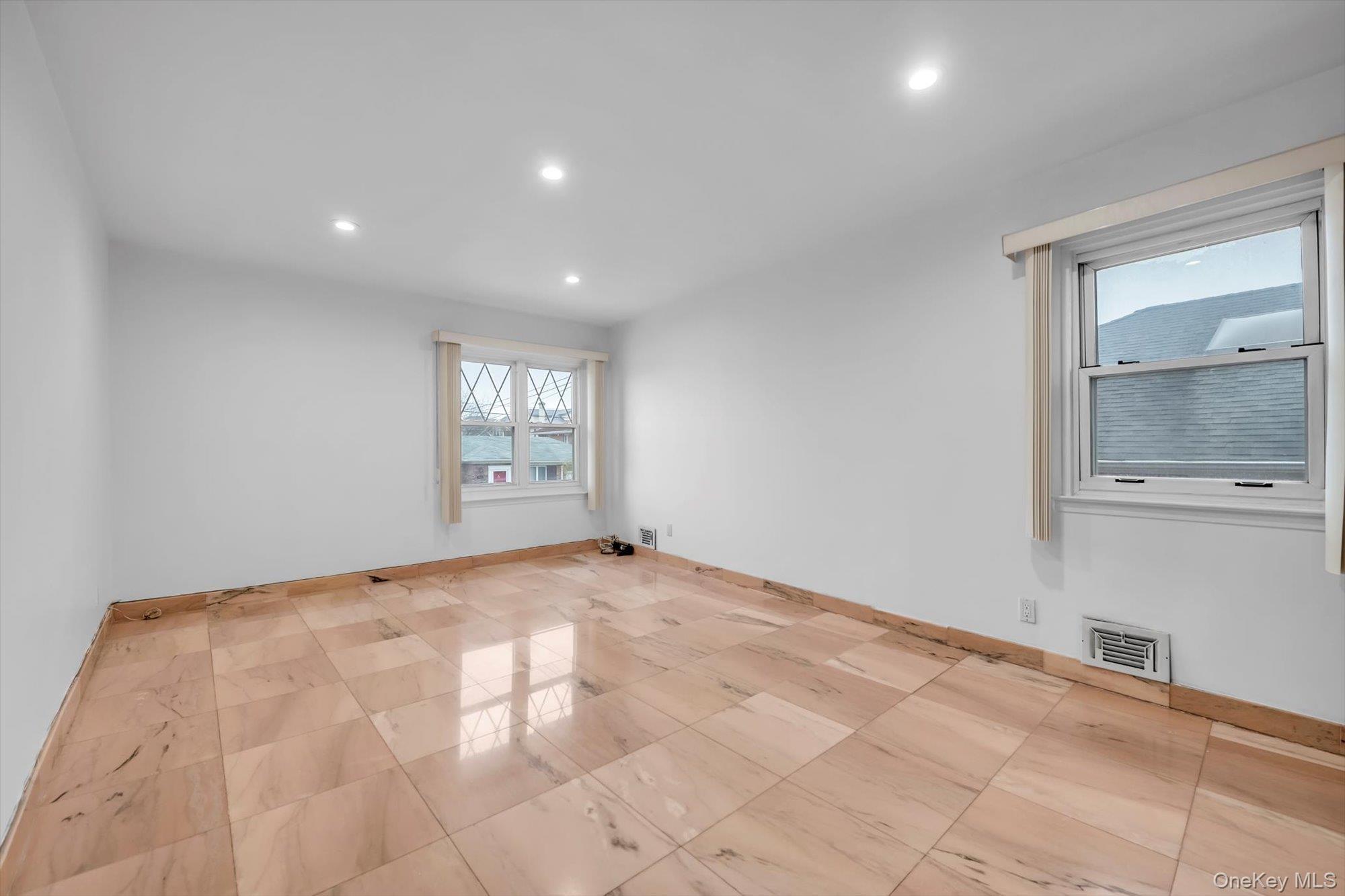 #10 photo, 3-28 149th Place, クイーンズ区 Whitestone , NY 11357