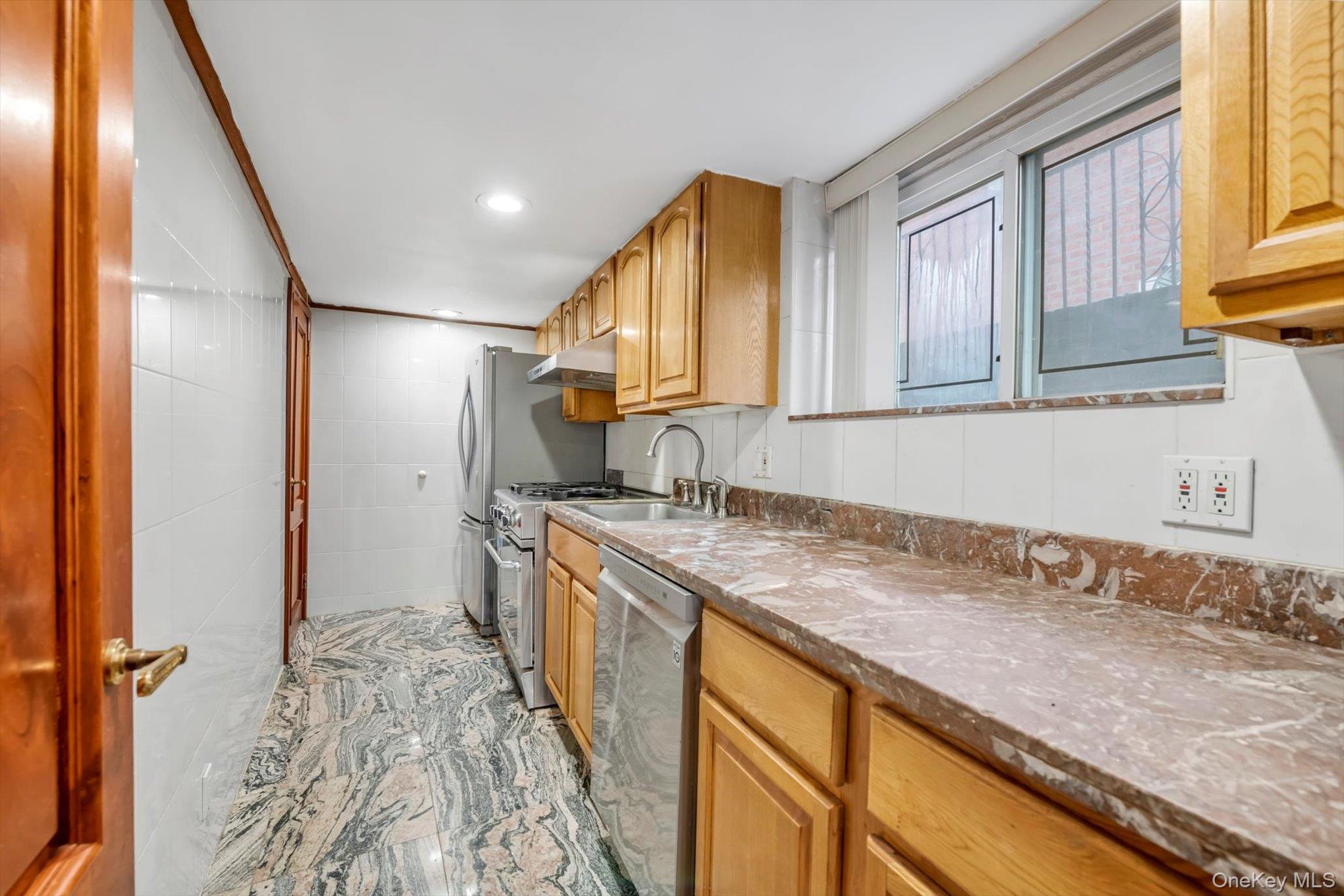 #7 photo, 3-28 149th Place, クイーンズ区 Whitestone , NY 11357