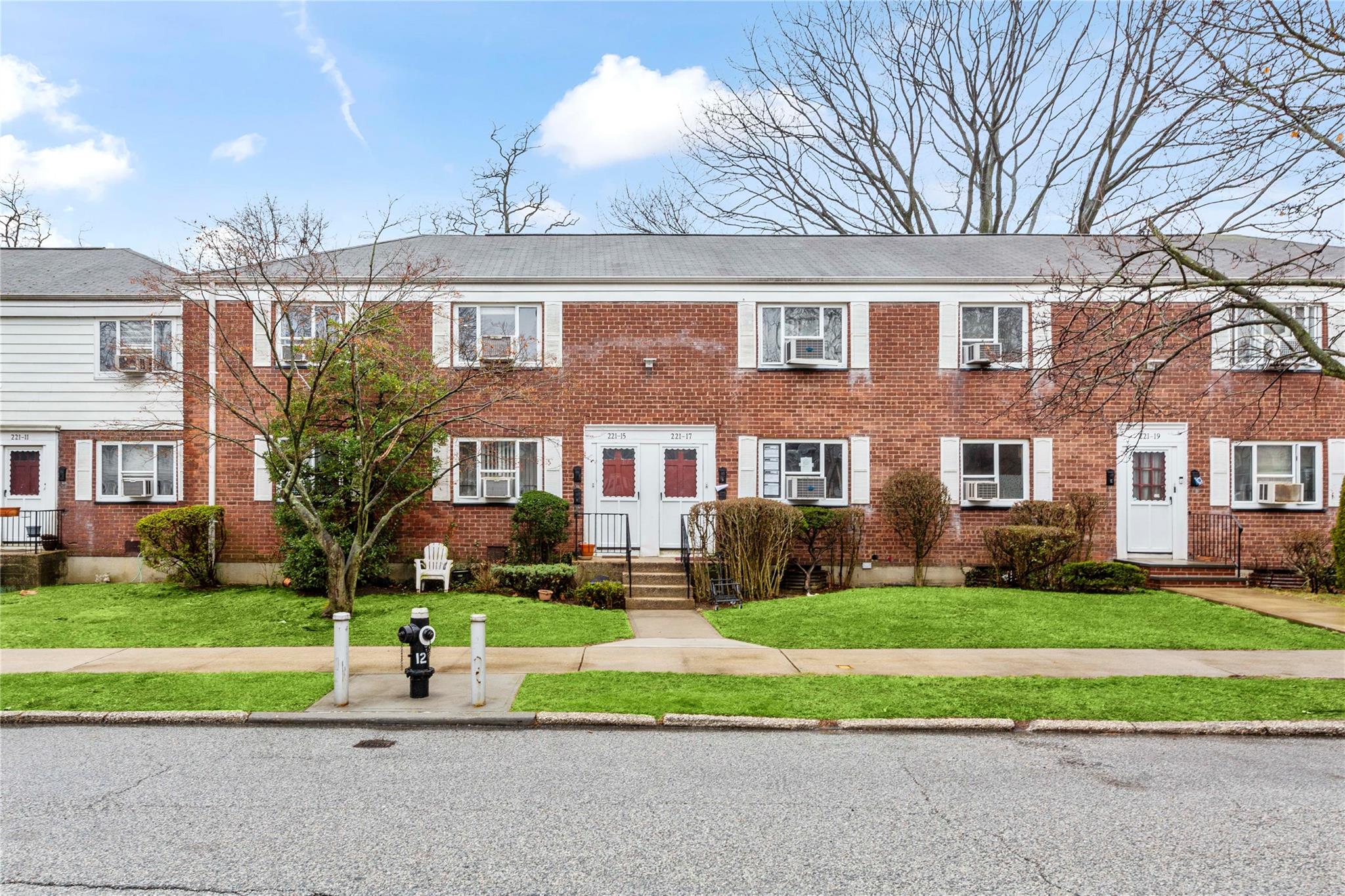 #3 photo, 221-15 Manor Road, クイーンズ区 Queens Village , NY 11427