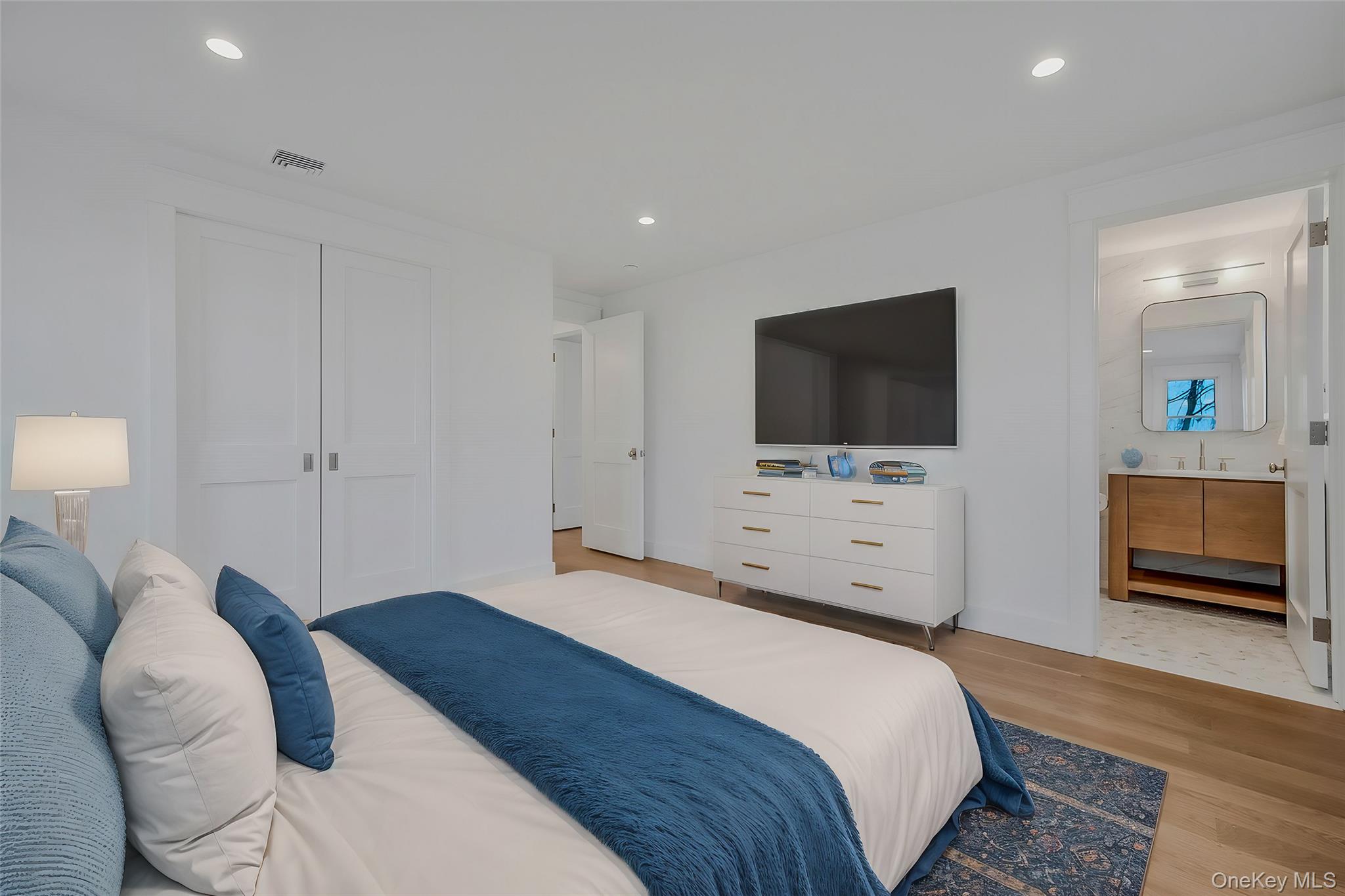 #12 photo, 550 Madison Avenue, Greenport , NY 11944