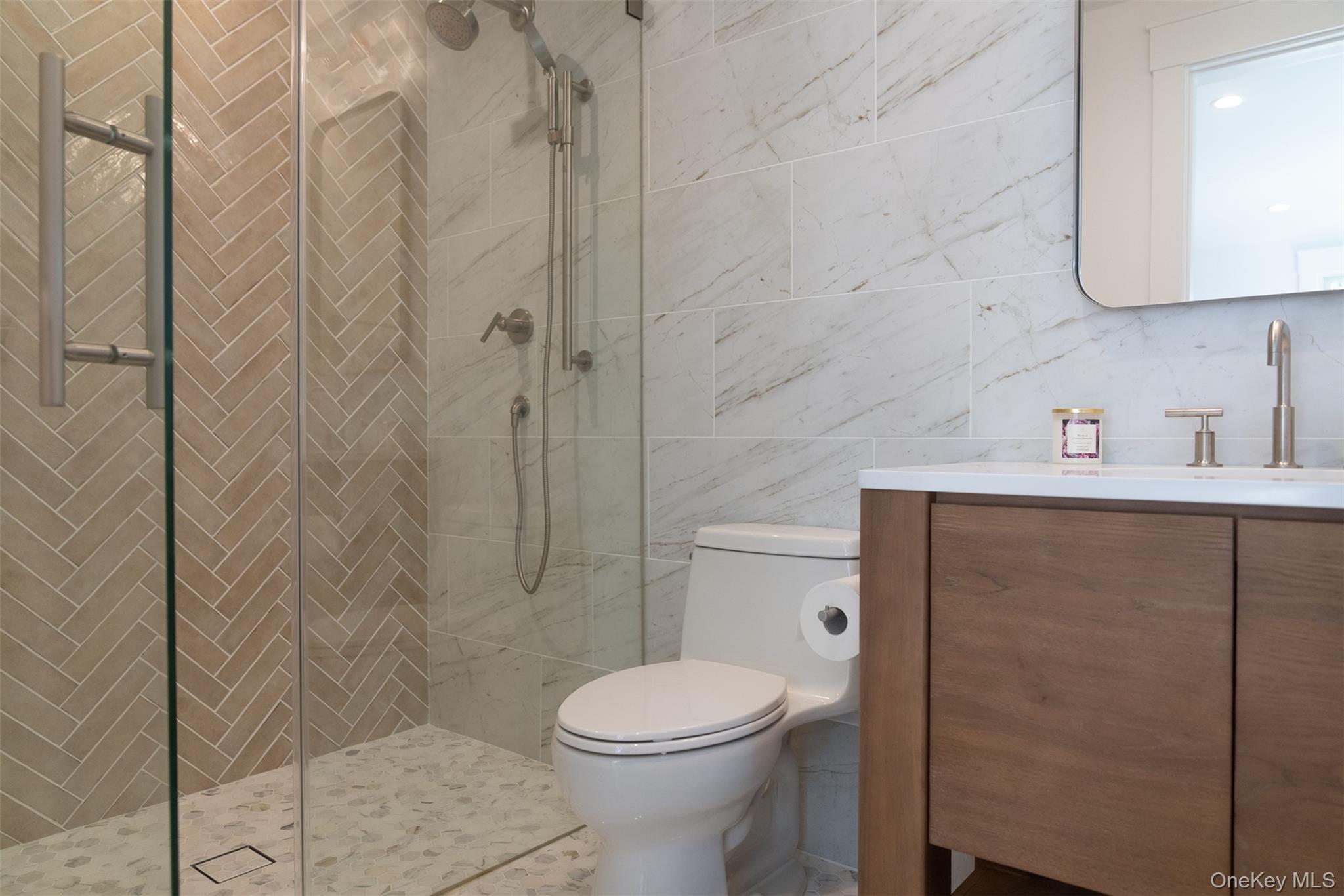 #13 photo, 550 Madison Avenue, Greenport , NY 11944