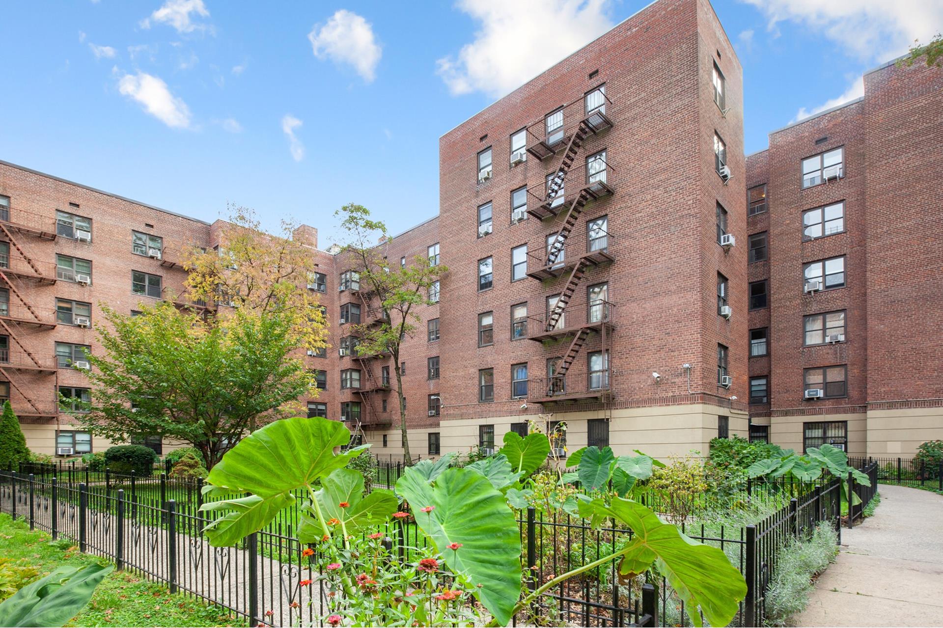 #12 photo, 4489 BROADWAY, マンハッタン Hudson Heights , NY 10040