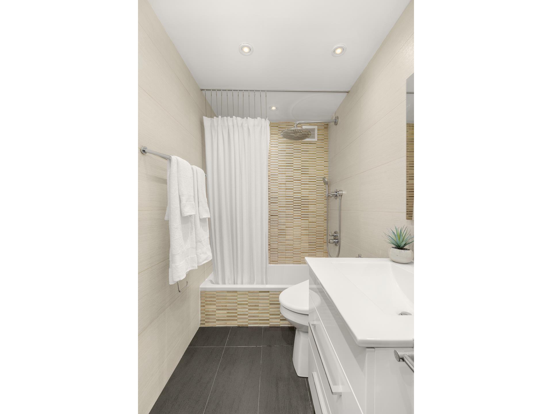 #10 photo, 230 E 79TH Street, マンハッタン Lenox Hill , NY 10021