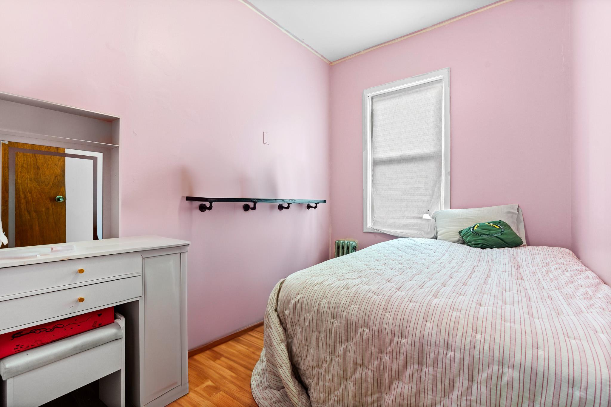 #11 photo, 4612 25th Avenue, كوينز Astoria , NY 11103