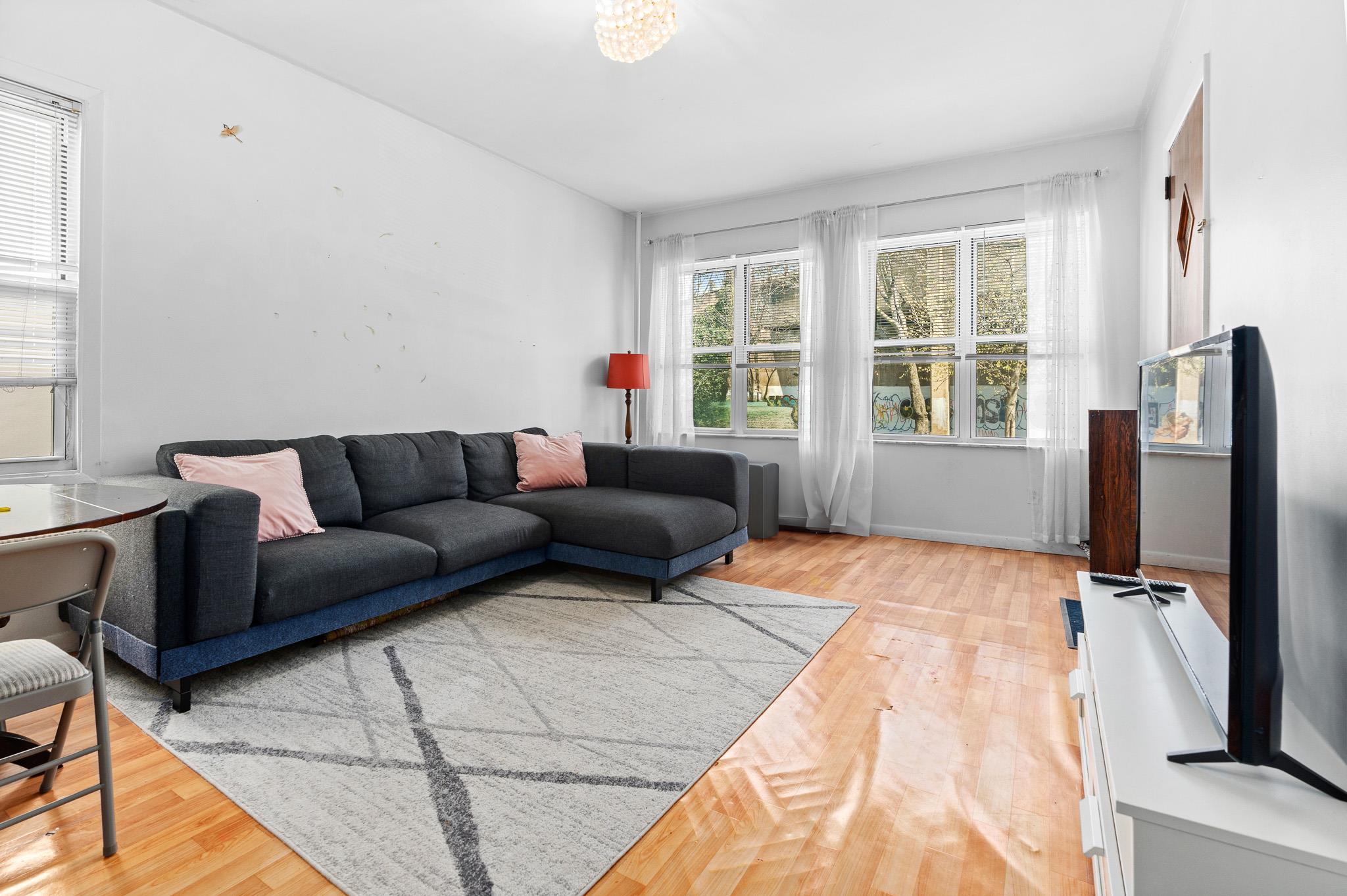 #7 photo, 4612 25th Avenue, كوينز Astoria , NY 11103