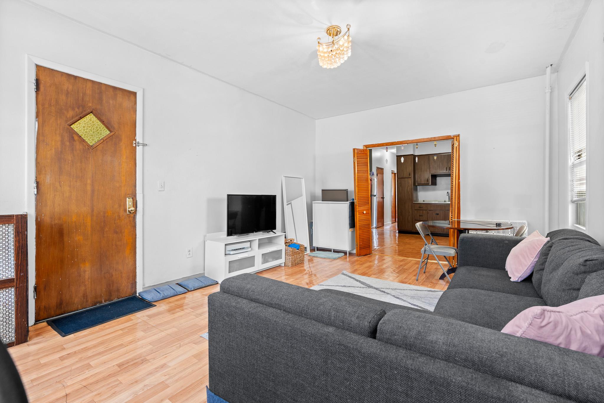 #8 photo, 4612 25th Avenue, كوينز Astoria , NY 11103