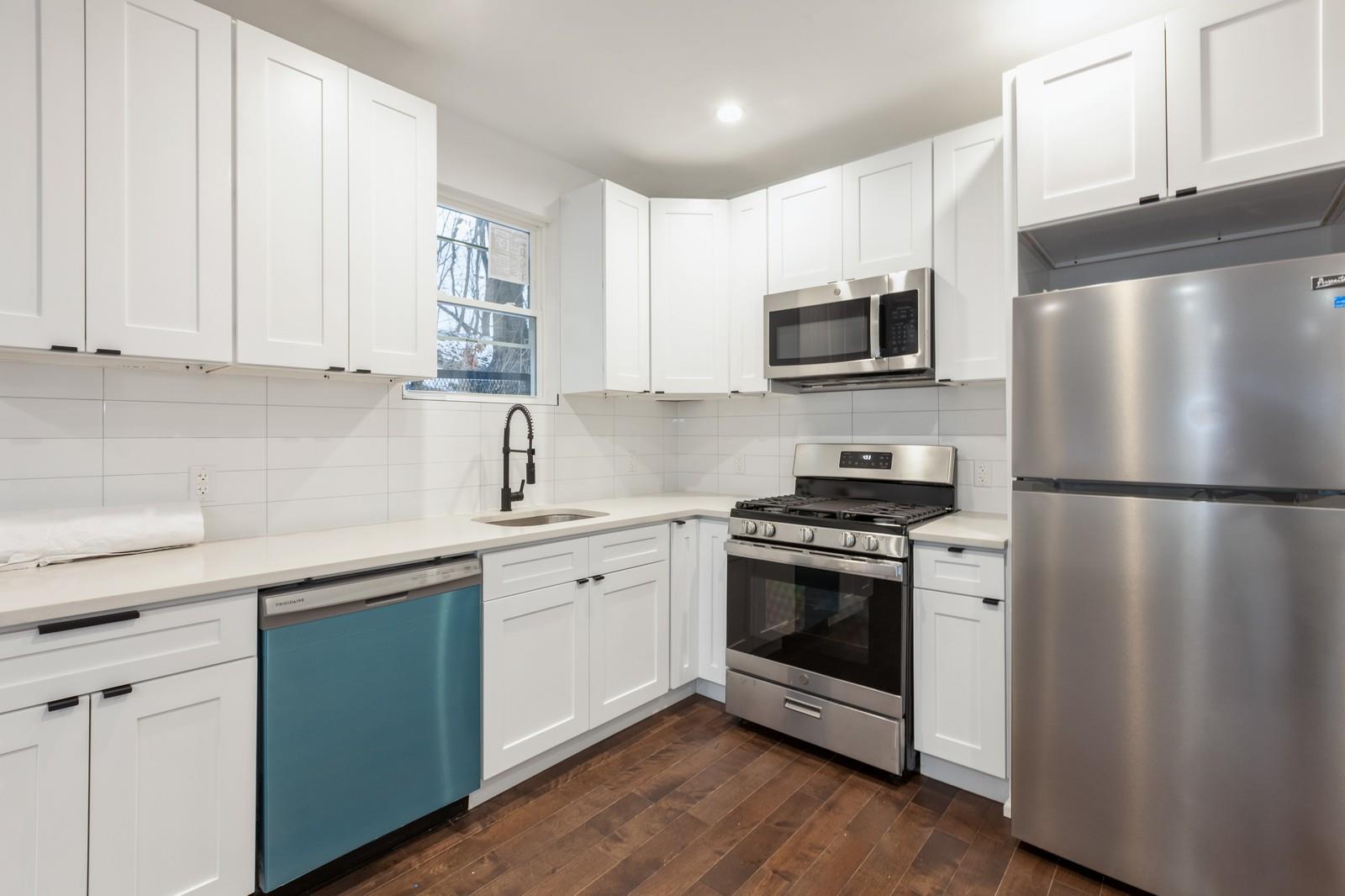 #2 photo, 100-03 90 Avenue, クイーンズ区 Richmond Hill , NY 11418