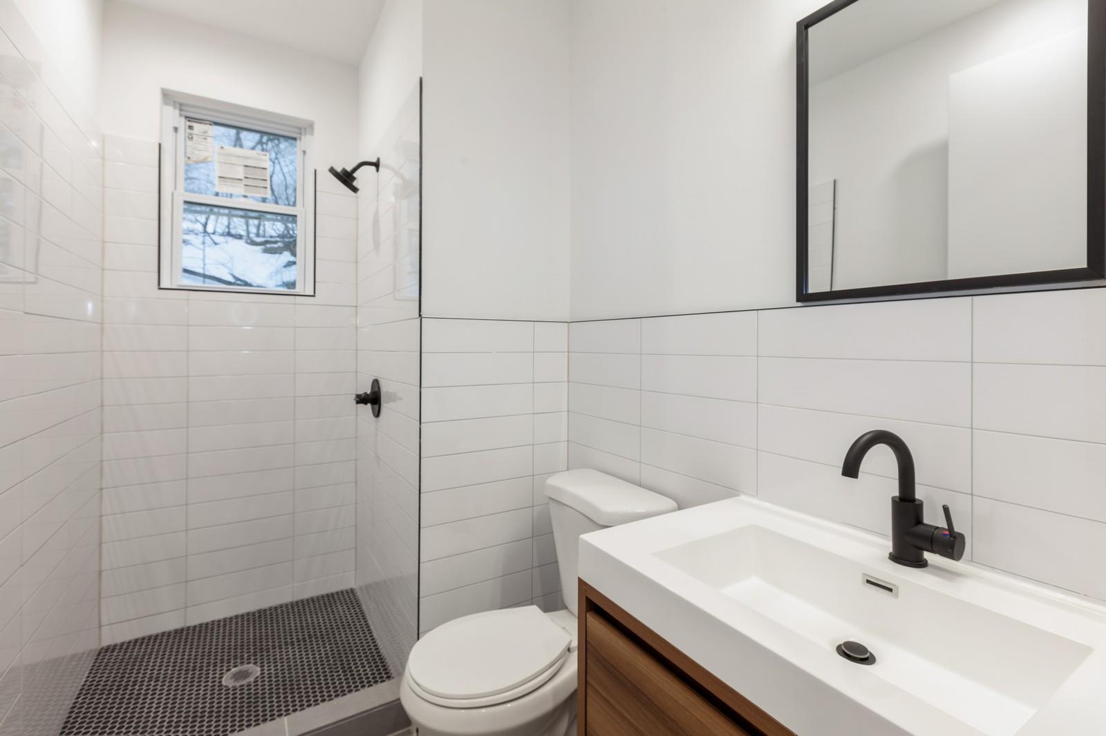 #3 photo, 100-03 90 Avenue, クイーンズ区 Richmond Hill , NY 11418