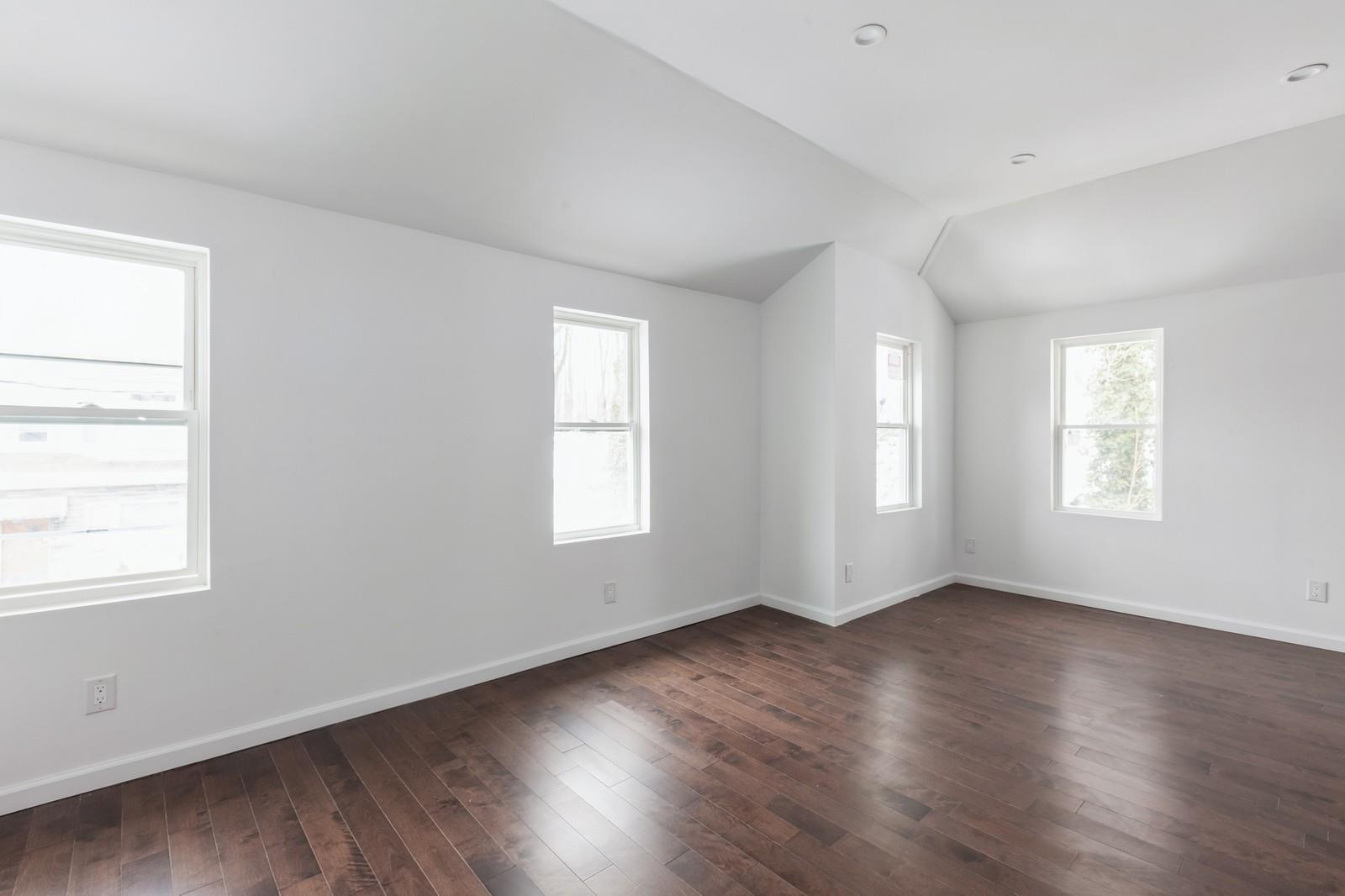 #7 photo, 100-03 90 Avenue, クイーンズ区 Richmond Hill , NY 11418