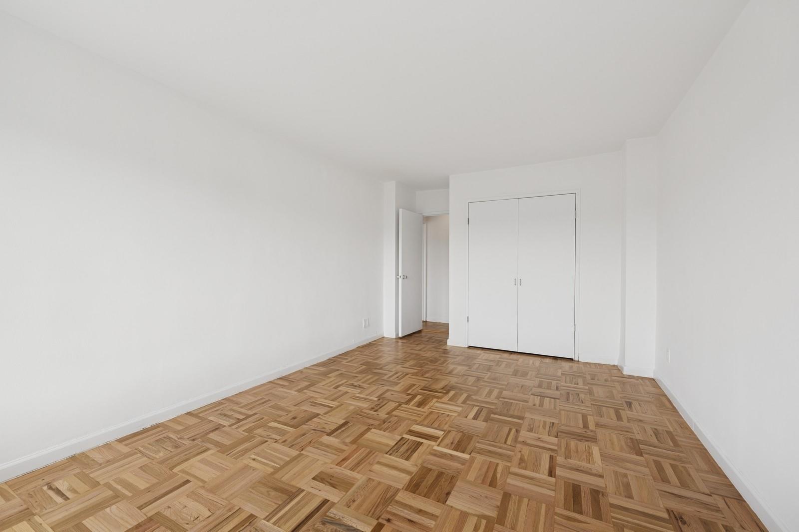 #16 photo, 166-25 Powells Cove Boulevard, クイーンズ区 Beechhurst , NY 11357